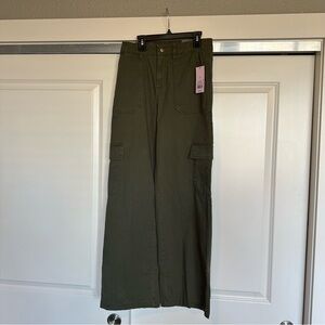 High Rise Straight Leg Cargo Pants - Olive Green